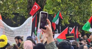 柏林加沙大游行:十几万人上街控诉德国“沉默的支持”